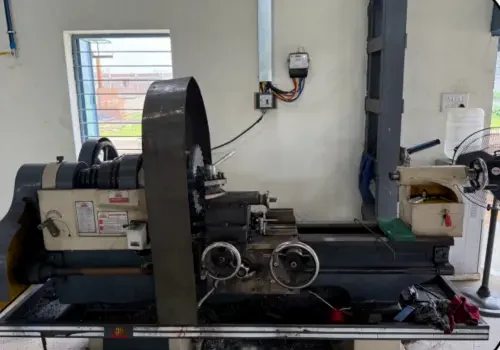 Heavy-duty turning — Lathe equipment
